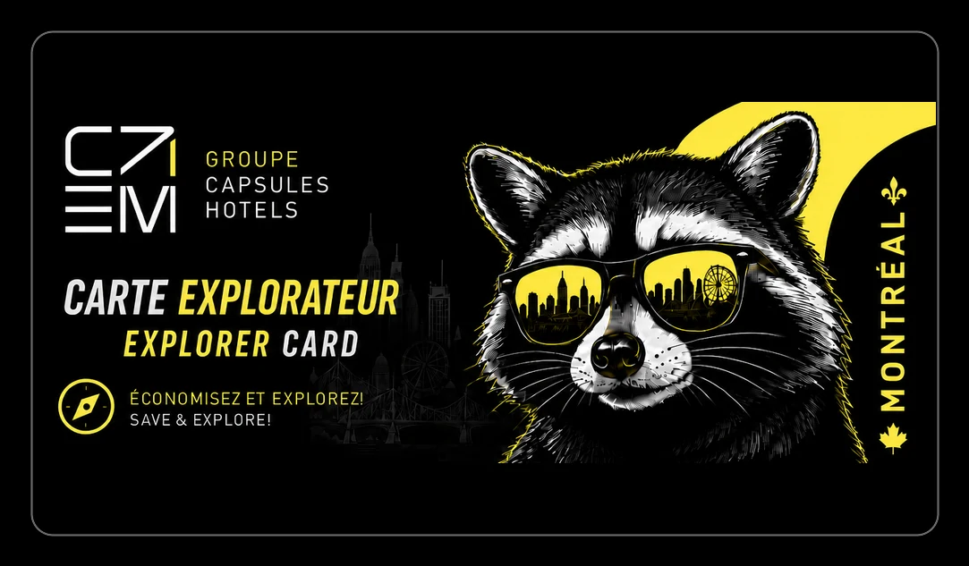 Carte Explorateur du Groupe Capsule Hôtels — la carte avec le raton laveur emblématique et l'horizon de Montréal