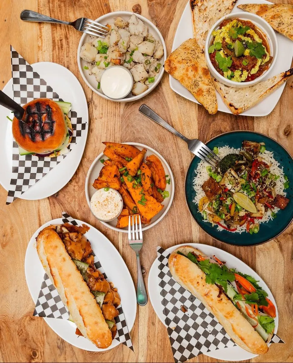 Lola Rosa — Milton — Montreal (1)